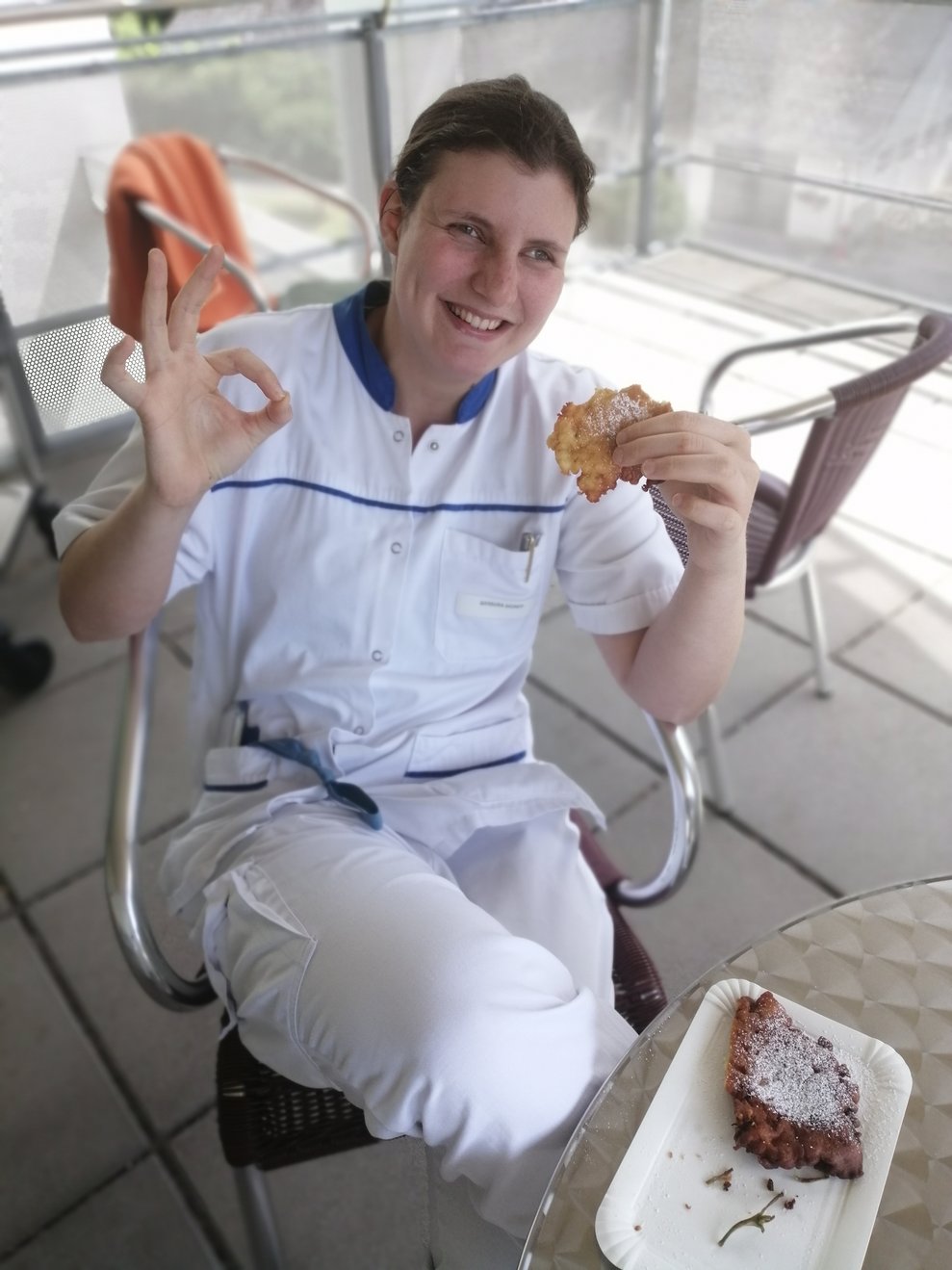 Alltagsbegleitung, Barbara Aigner mit einem Hollerschöberl
