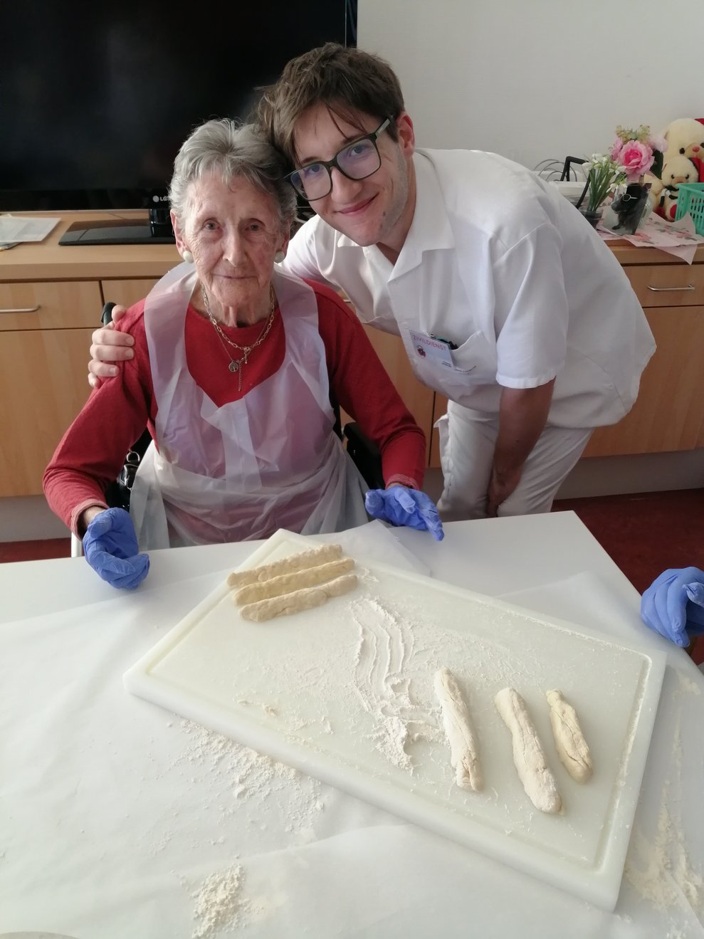 Frau Jung mit Zivildiener Thomas Stickler