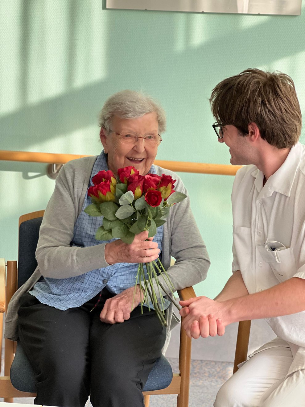 Frau Halm mit Zivildiener Thomas Stickler