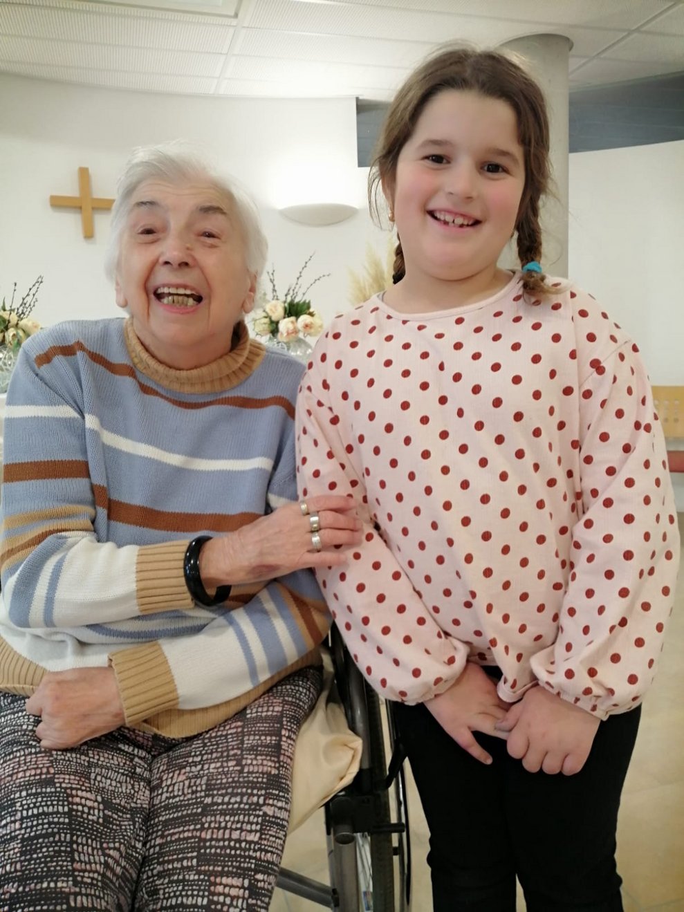 Frau Karall mit Volksschulkind Ramona