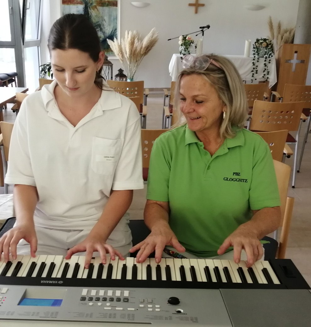 Carina Posch und Dorota Kurzak beim Klavierspielen